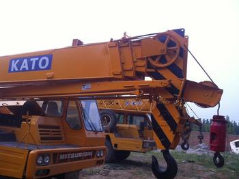 Kato NK-300E-111 - Cẩu bánh lốp