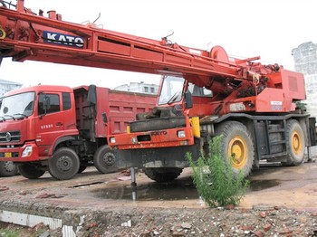 Kato SR-250 - Cẩu bánh lốp