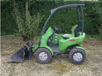  AVANT Miniradlader 220 - Máy xúc lật bánh lốp