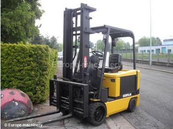 Caterpillar EC30K - Xe nâng