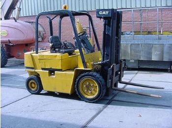 Caterpillar V50D - Xe nâng