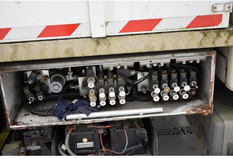 Nền bục trên không gắn trên xe tải Iveco Eurocargo 120E18: hình 7