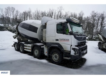 Xe trộn bê tông Volvo FMX 500