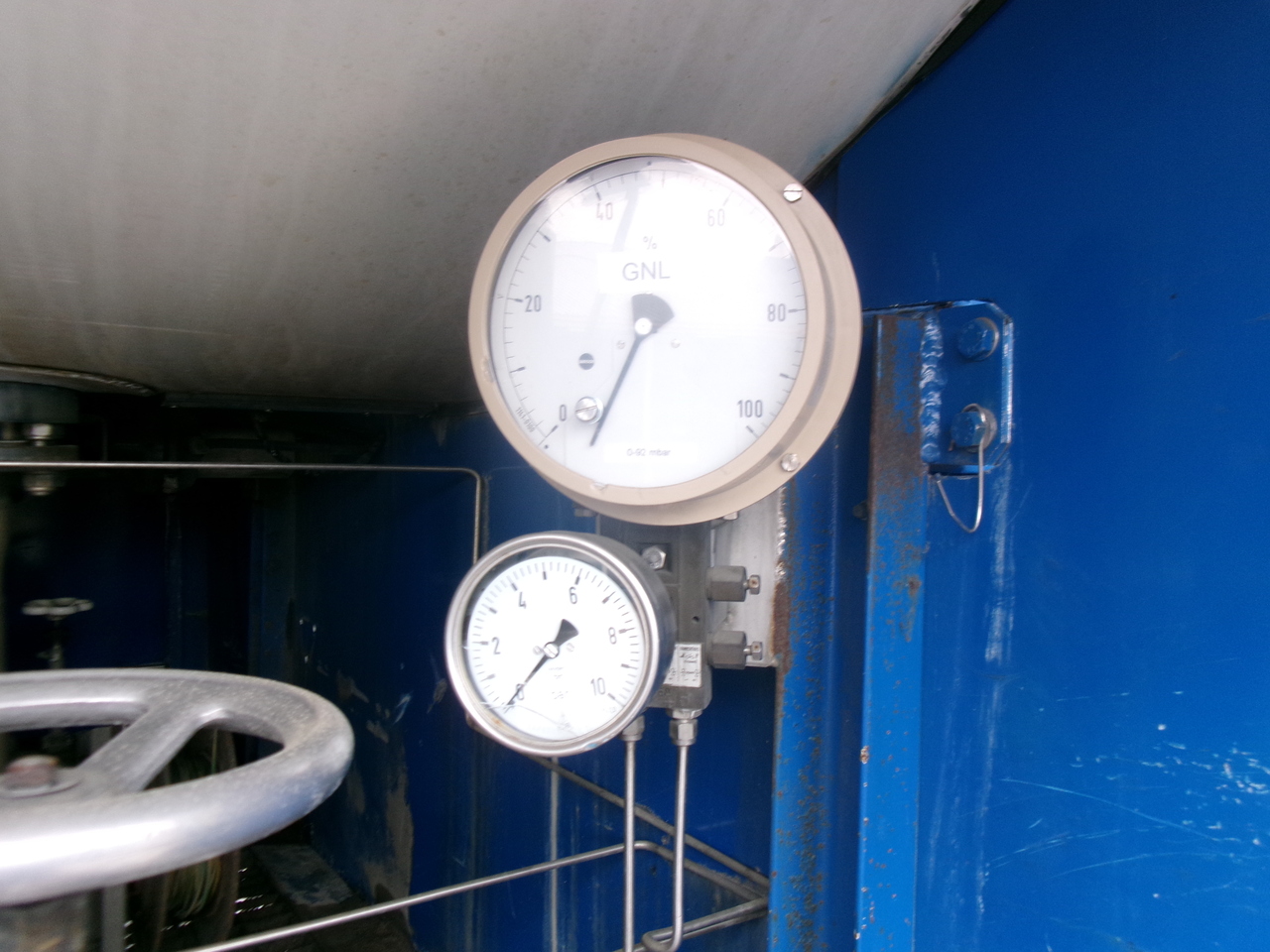 Sơ mi rơ moóc bồn để vận chuyển xăng Indox Low-pressure LNG gas tank inox 56.2 m3 / 1 comp: hình 9