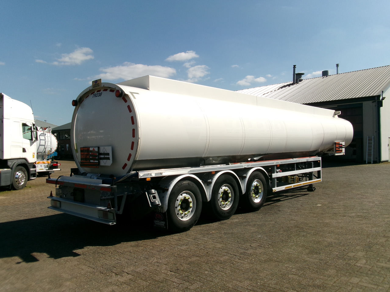 Cho thuê Lakeland Tankers Fuel tank alu 42.8 m3 / 6 comp + pump Lakeland Tankers Fuel tank alu 42.8 m3 / 6 comp + pump: hình 4