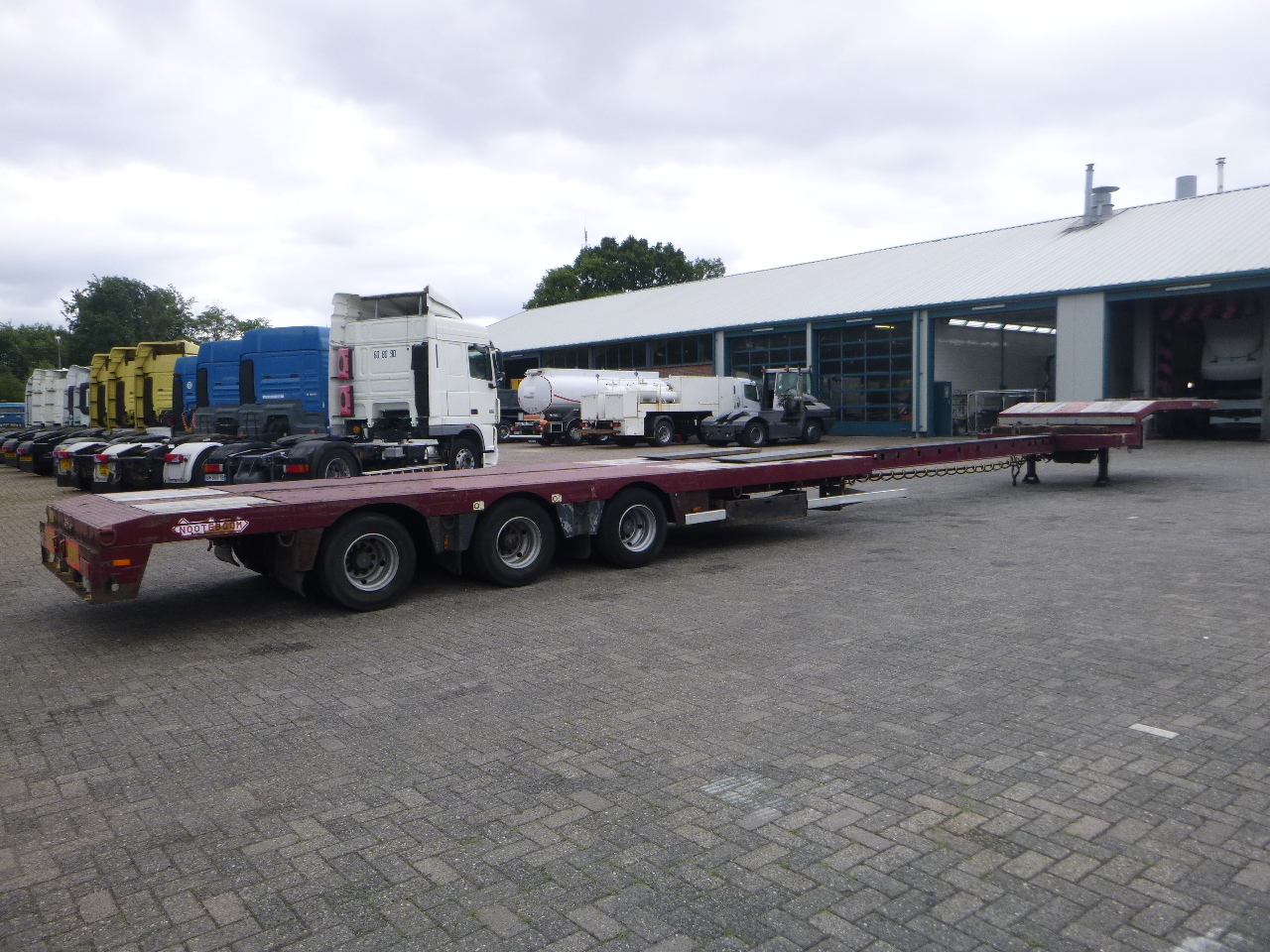 Sơ mi rơ moóc thùng thấp Nooteboom 3-axle semi-lowbed trailer extendable 14.5 m + ramps: hình 4
