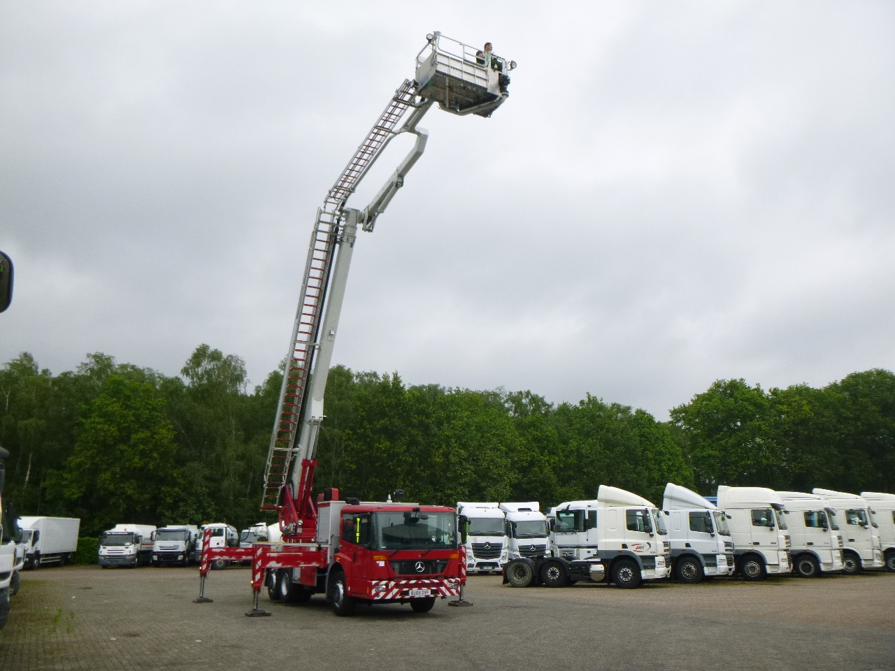 Xe tải cứu hỏa Mercedes Econic 6x2 RHD Magirus ALP325 fire truck: hình 6