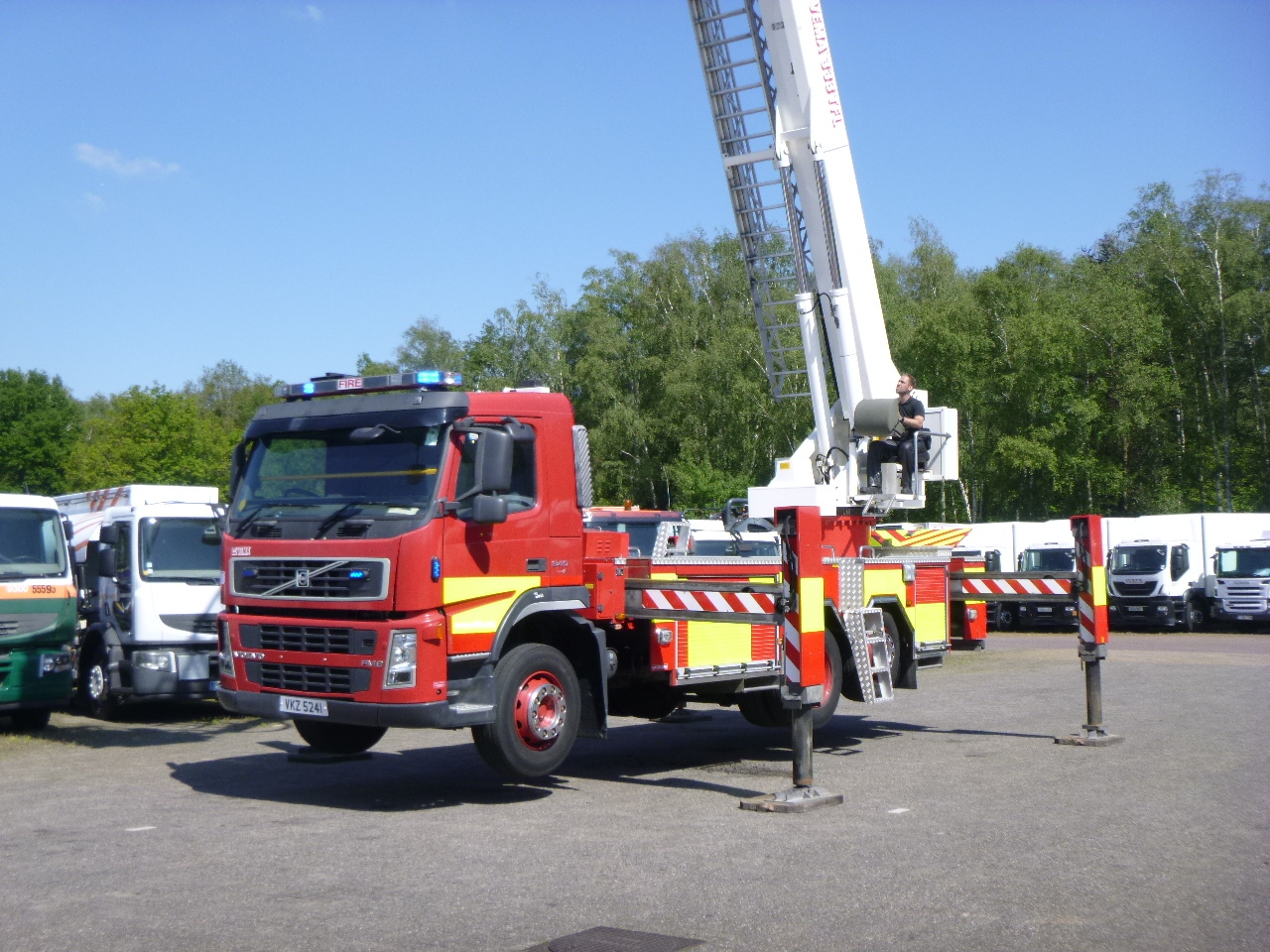 Xe tải cứu hỏa Volvo FM9 340 6x2 RHD Vema 333 TFL fire truck: hình 12