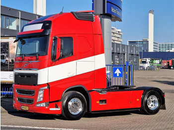 Xe đầu kéo Volvo FH