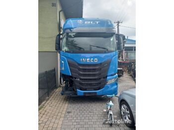Xe chở container/ Xe tải hoán đổi thân IVECO