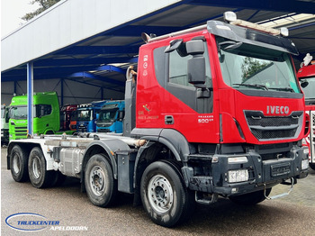 Xe tải nâng móc IVECO Trakker