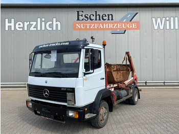 Xe tải chở thùng nhỏ MERCEDES-BENZ