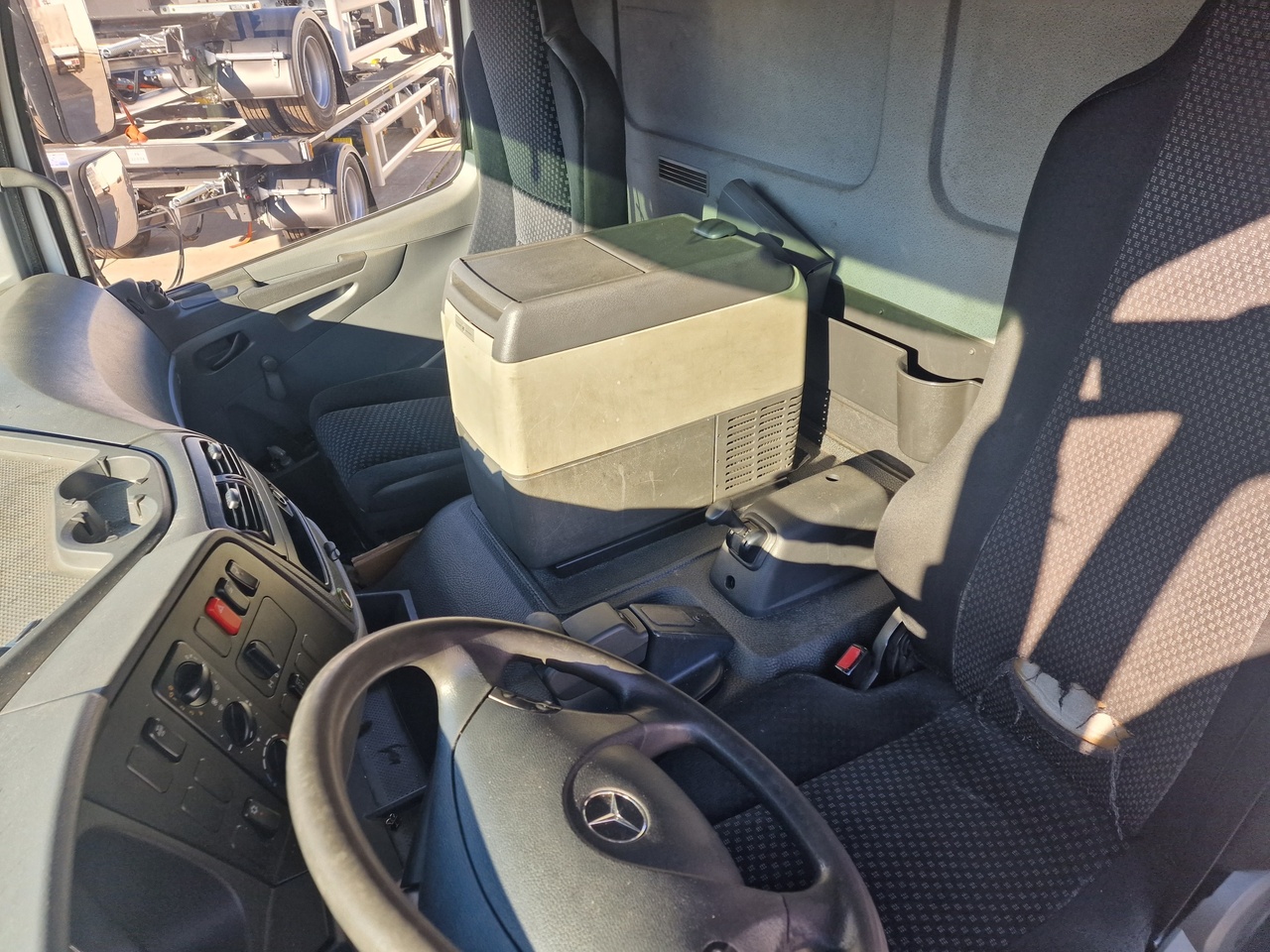 Xe tải thùng lửng/ Phẳng Mercedes Benz Atego 1524 *Bär lifting plattform: hình 9