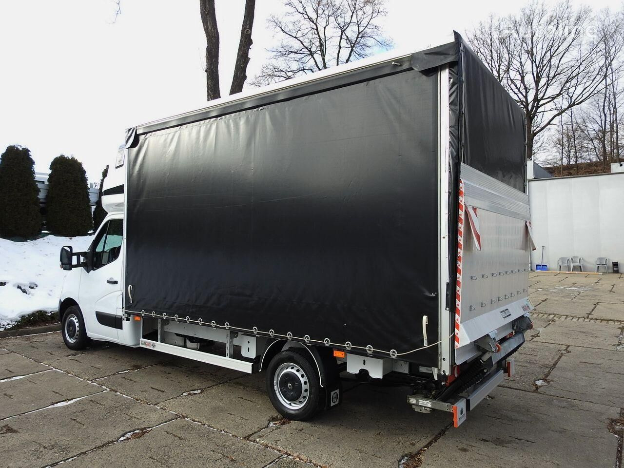 Xe tải thùng mui bạt Renault Master: hình 7