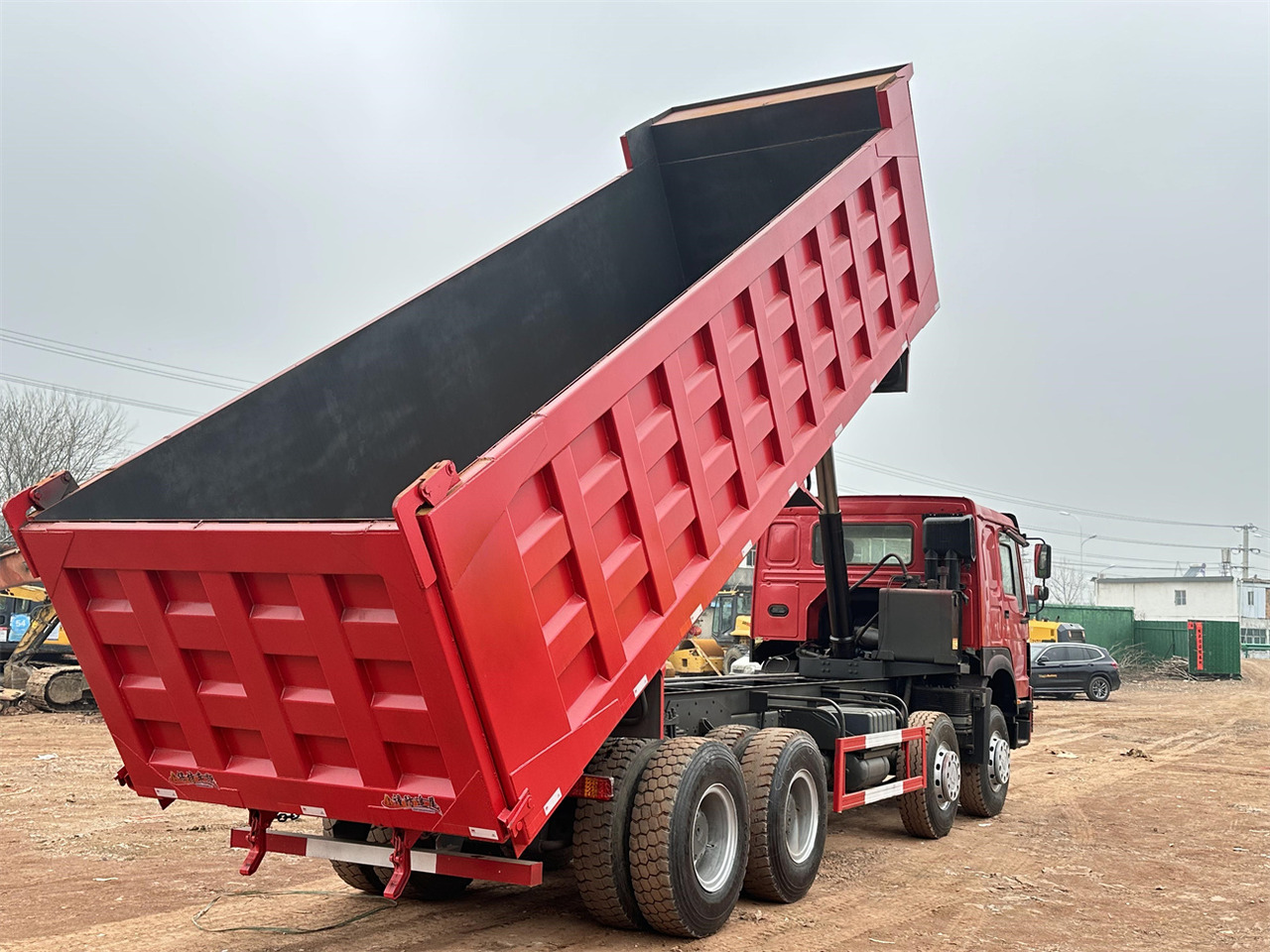 Xe ben để vận chuyển máy móc nặng SINOTRUK HOWO 420 Dump Truck 8x4: hình 11