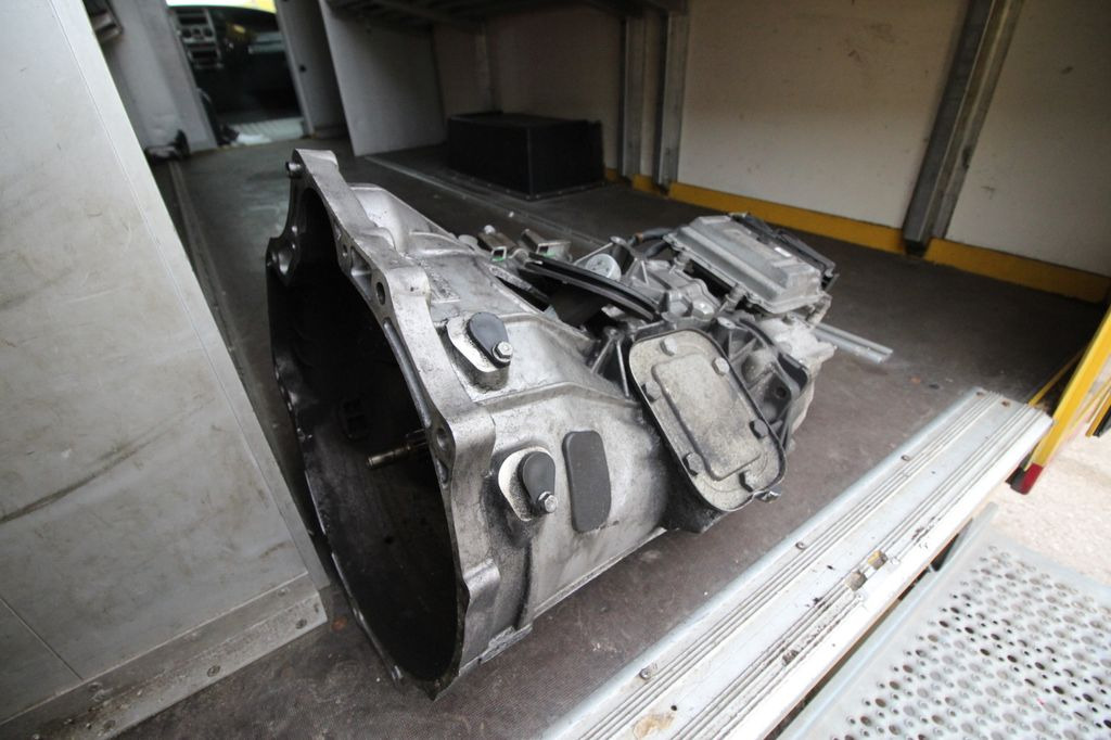 Xe tải nhỏ thùng kín Iveco C30C Daily/ Koffer/Luftfeder/Getriebe ist Defekt: hình 12