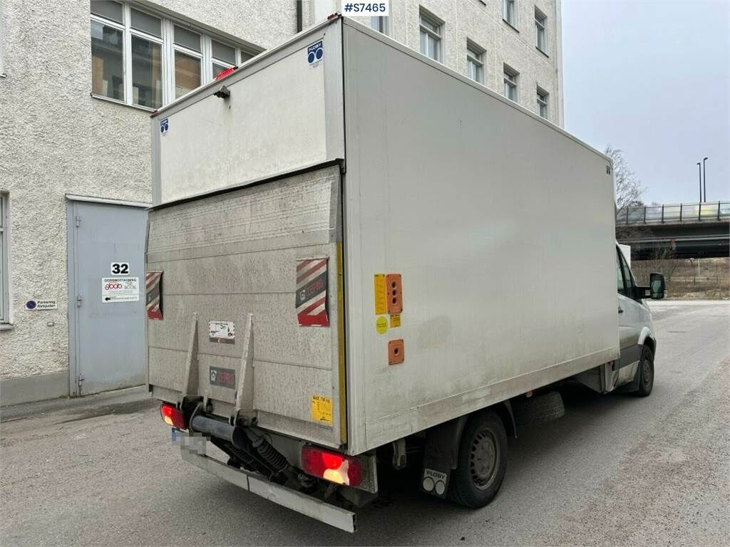 Xe tải nhỏ thùng kín Mercedes-Benz Sprinter with tail lift: hình 2