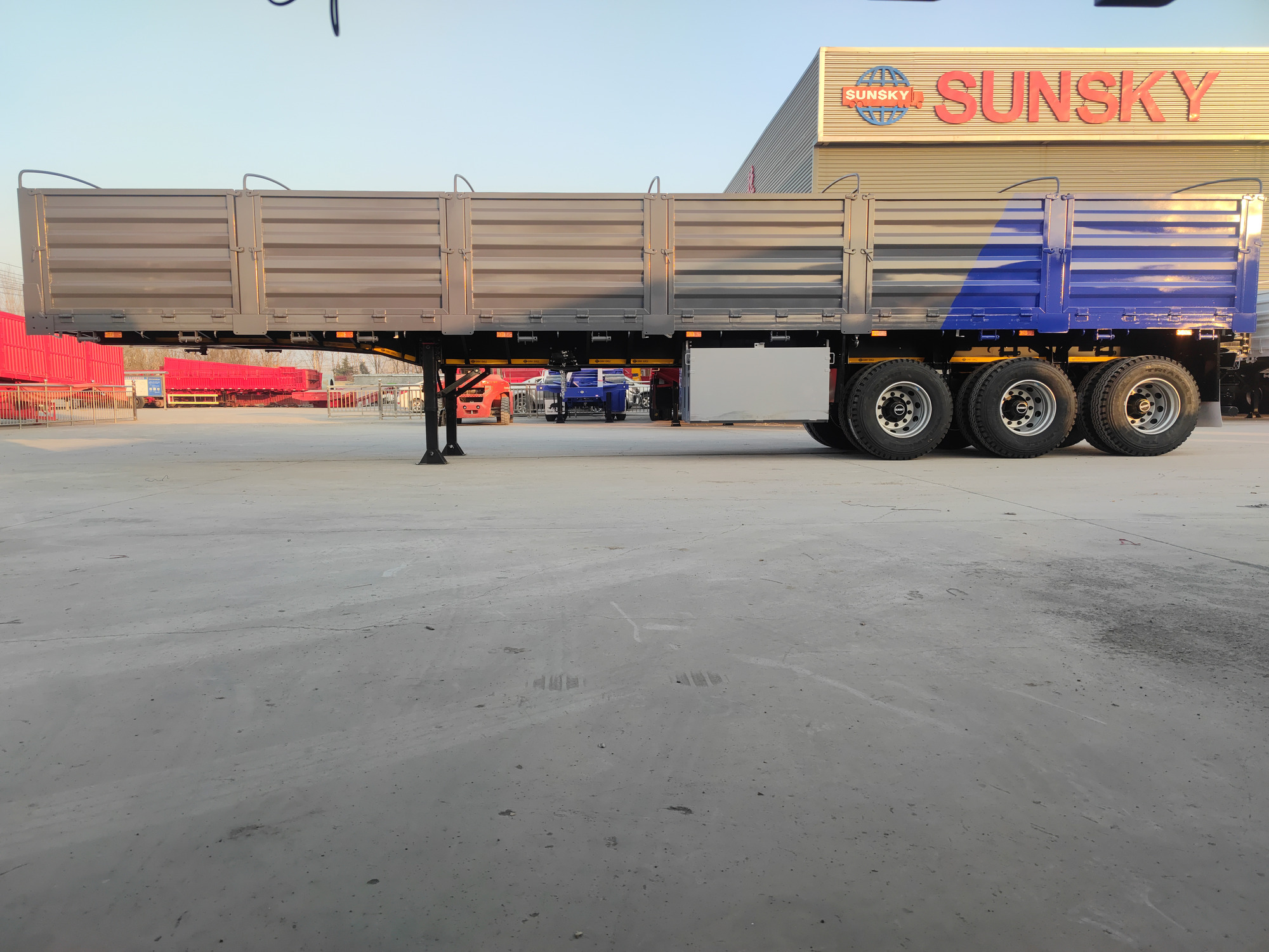 Xiamen Sunsky Vehicle Co.,Ltd - Xe đầu kéo SINOTRUK HOWO - Năm: 2024 undefined: hình 1