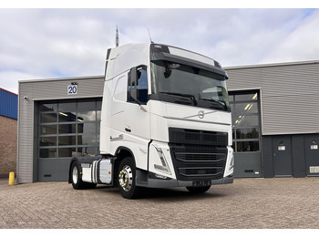 Xe đầu kéo VOLVO FH