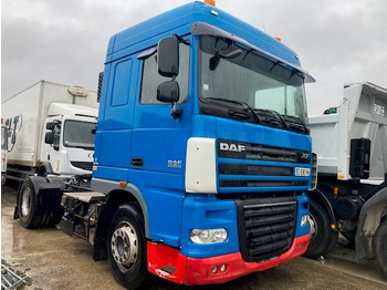 Xe đầu kéo DAF XF 105 460