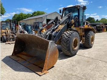 Máy xúc lật bánh lốp CATERPILLAR