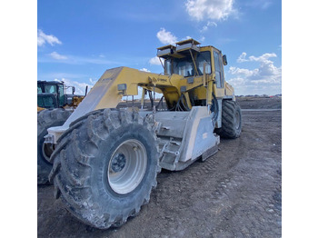 Máy san nền đất BOMAG