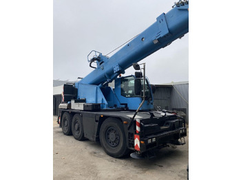 Cẩu bánh lốp DEMAG