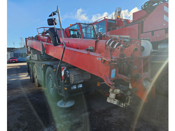 Cẩu bánh lốp DEMAG