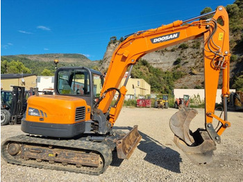 Máy xúc mini DOOSAN