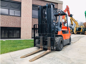 Xe nâng điện TOYOTA