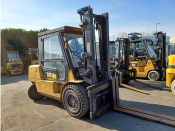 Xe nâng diesel CATERPILLAR DP