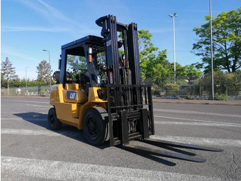 Xe nâng gas CATERPILLAR GP