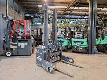 Máy xếp chồng COMBILIFT