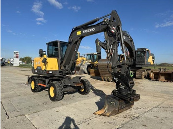 Máy xúc bánh lốp VOLVO EW60E