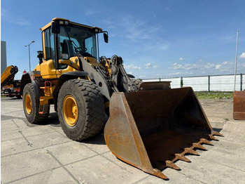 Máy xúc lật bánh lốp VOLVO L60H