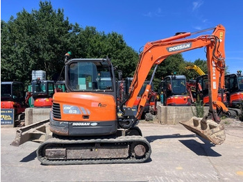 Máy xúc mini DOOSAN DX63-3