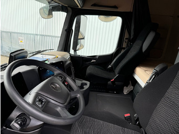 Interior photo 1: Xe tải nâng móc mới Mercedes-Benz Actros 2645 L 6x4 Actros 2645 L 6x4, MultimediaCockpit, Motorabtrieb, Funk