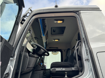 Interior photo 1: Xe tải nâng móc mới Mercedes-Benz Arocs 4148 K 8x4/4 Arocs 4148 K 8x4/4/45, Turbo-Retarder-Kupplung, Grounder