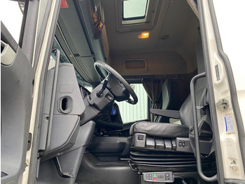 Interior photo 1: Xe tải hộp Scania R450 LB 6x2-4 R450 LB 6x2-4 Getränkekoffer, Retarder, Lift-/Lenkachse, Stapleraufnahme