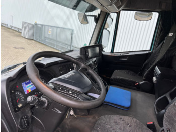 Interior photo 1: Xe đầu kéo Stralis AT440S46TZ 6x4 Stralis AT440S46TZ 6x4, EEV, Kipphydraulik Interior photo 1: Xe đầu kéo Stralis AT440S46TZ 6x4 Stralis AT440S46TZ 6x4, EEV, Kipphydraulik