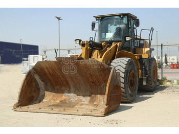 Máy xúc lật bánh lốp CATERPILLAR 966M