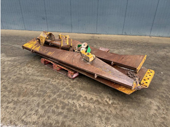 Nâng đuôi CATERPILLAR