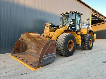 Máy xúc lật bánh lốp CATERPILLAR 966M