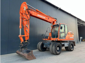 Máy xúc bánh lốp DOOSAN DX170W
