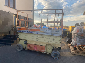 Nền bục trên không JLG