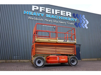 Máy nâng người hình kéo JLG
