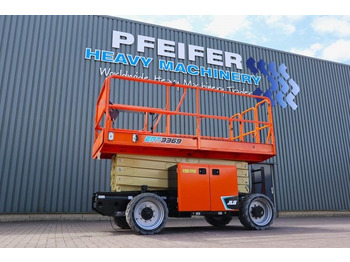 Máy nâng người hình kéo JLG