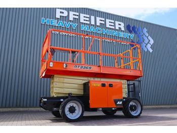 Máy nâng người hình kéo JLG