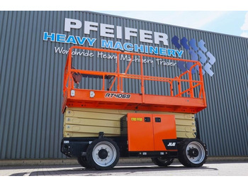 Máy nâng người hình kéo JLG