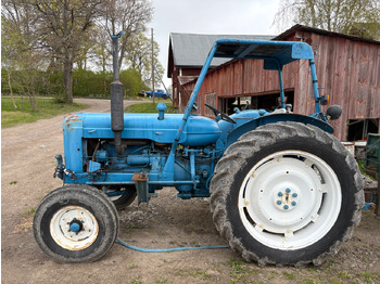 Máy cày FORDSON
